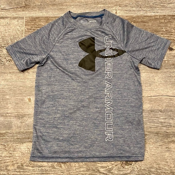 Boys size Small Under Armour moisture wicking tee - Picture 1 of 3